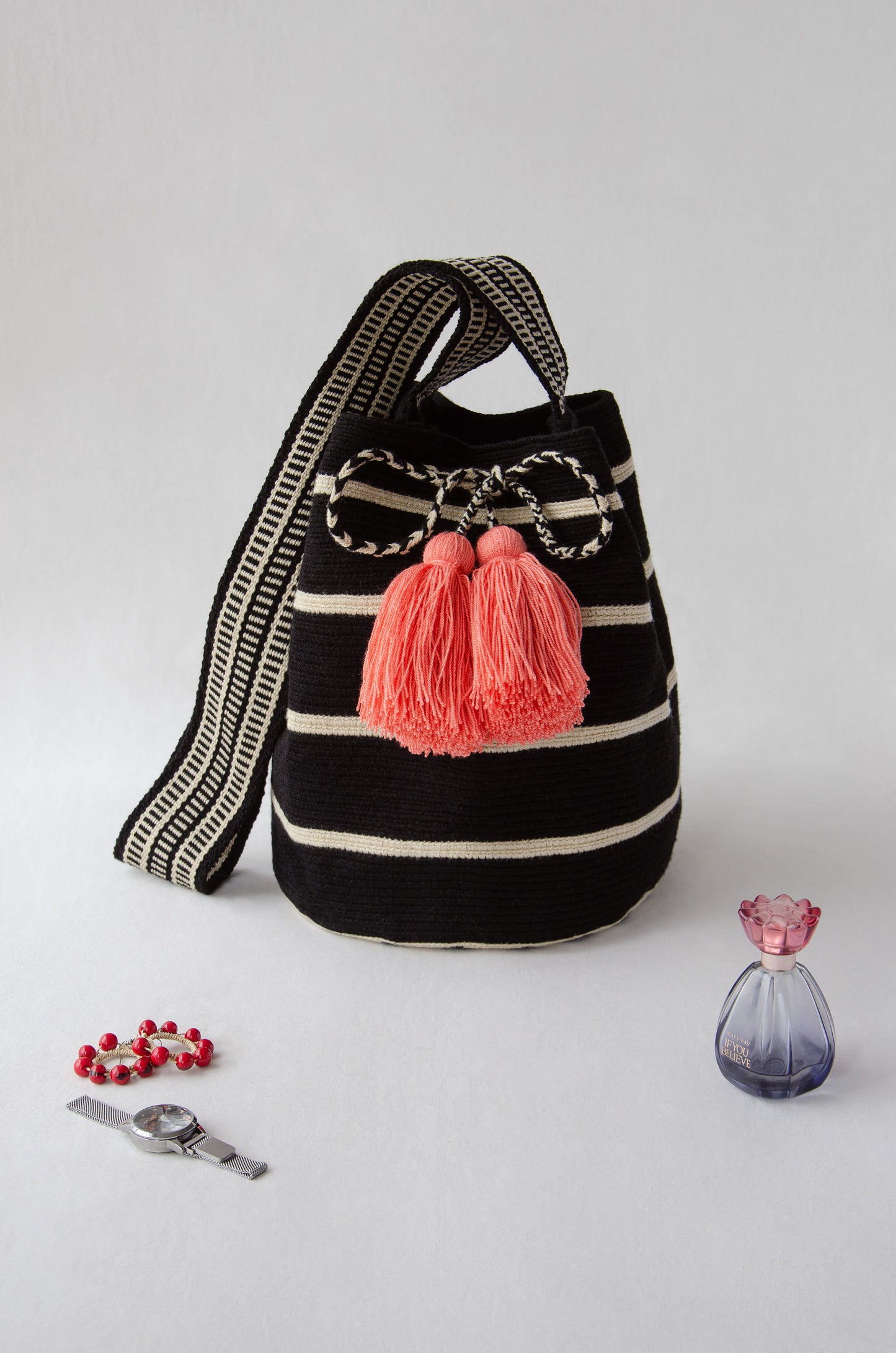 A black and white striped wayuu bag staged on a white background.