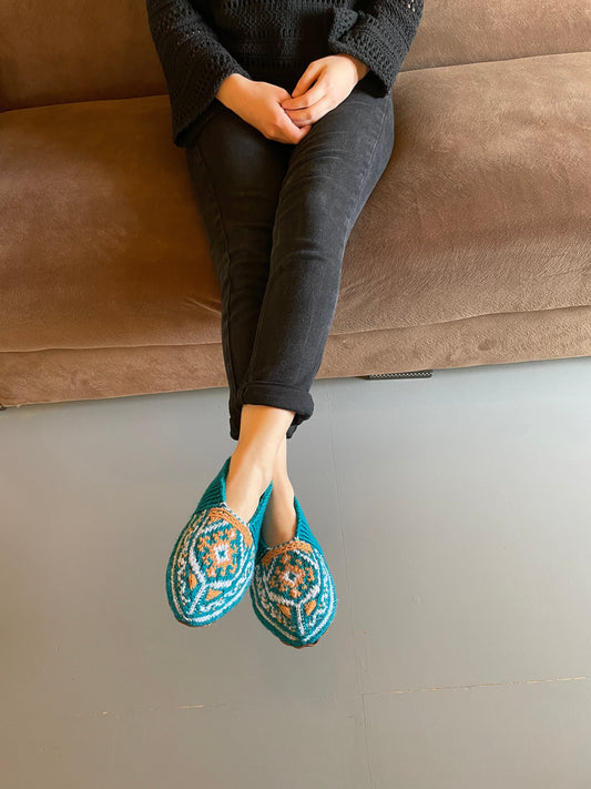 Adult Slippers - Size 5-7