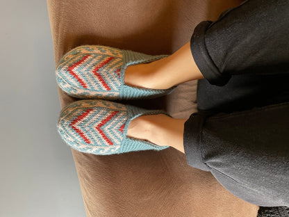 Adult Slippers (Size 5-7)