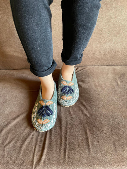 Adult Slippers (Size 5-7)