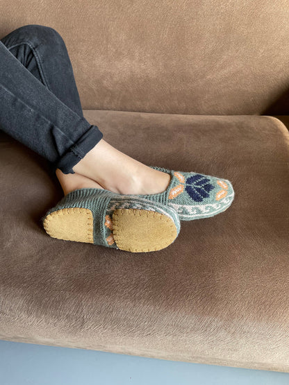 Adult Slippers (Size 5-7)